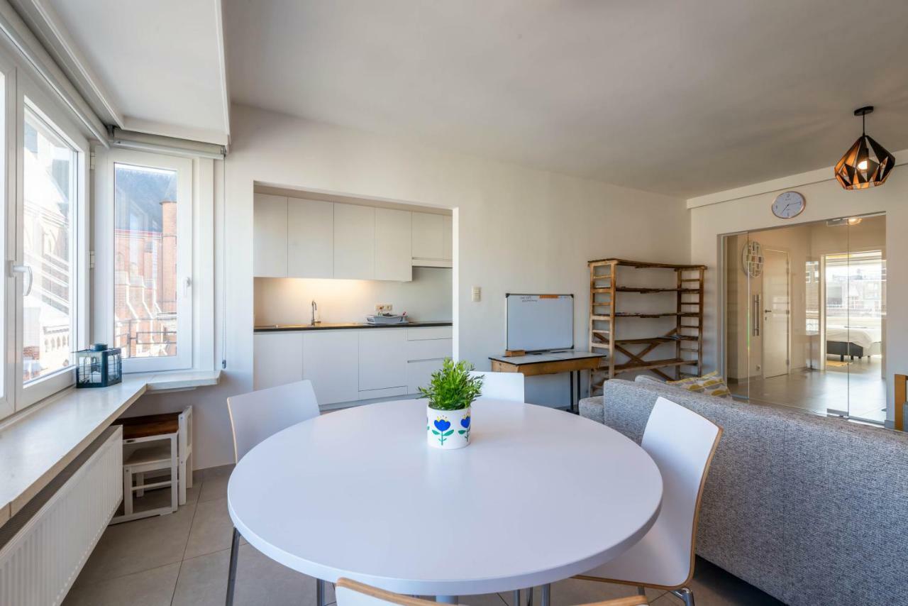 Modern Apartment With Free Parking أوستيند المظهر الخارجي الصورة