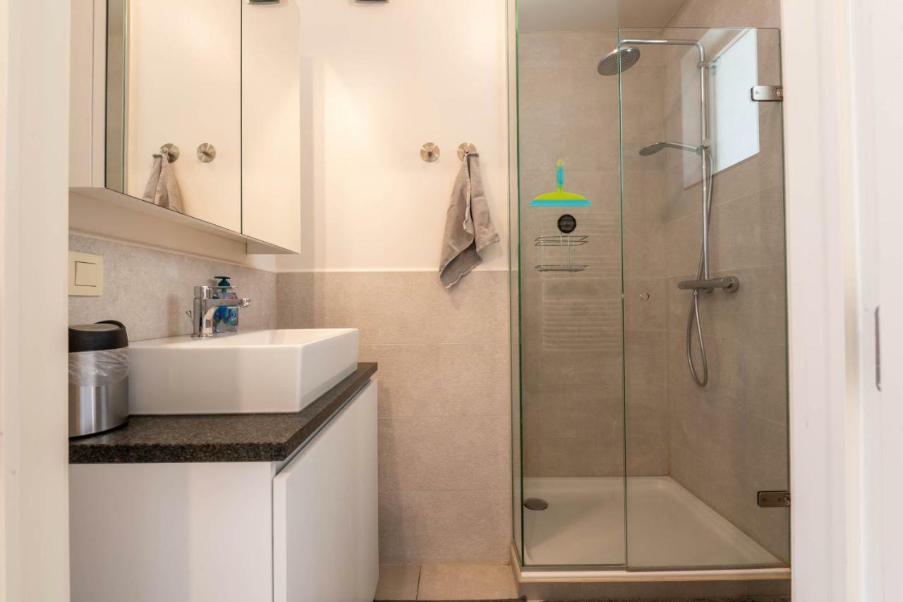 Modern Apartment With Free Parking أوستيند المظهر الخارجي الصورة