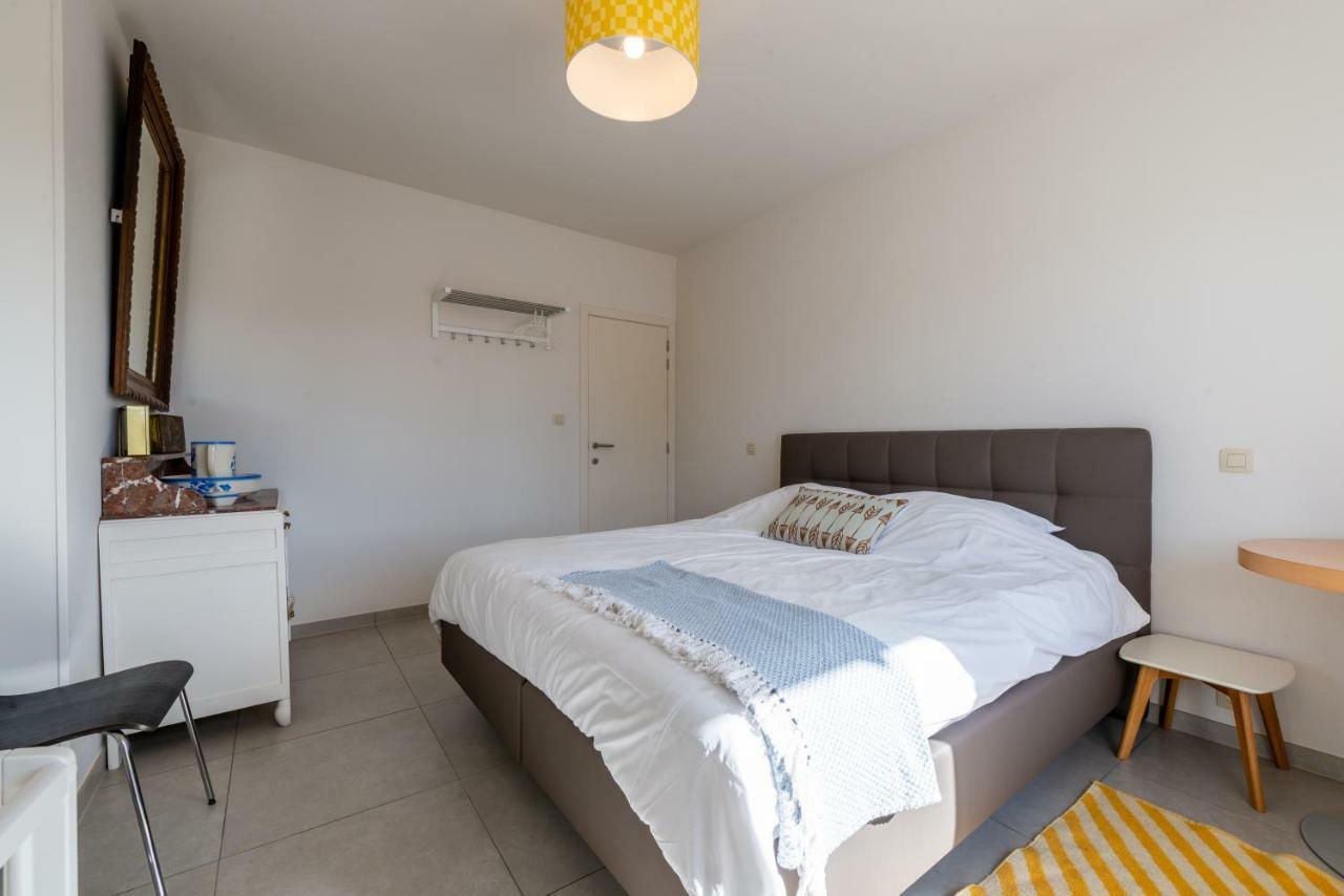 Modern Apartment With Free Parking أوستيند المظهر الخارجي الصورة